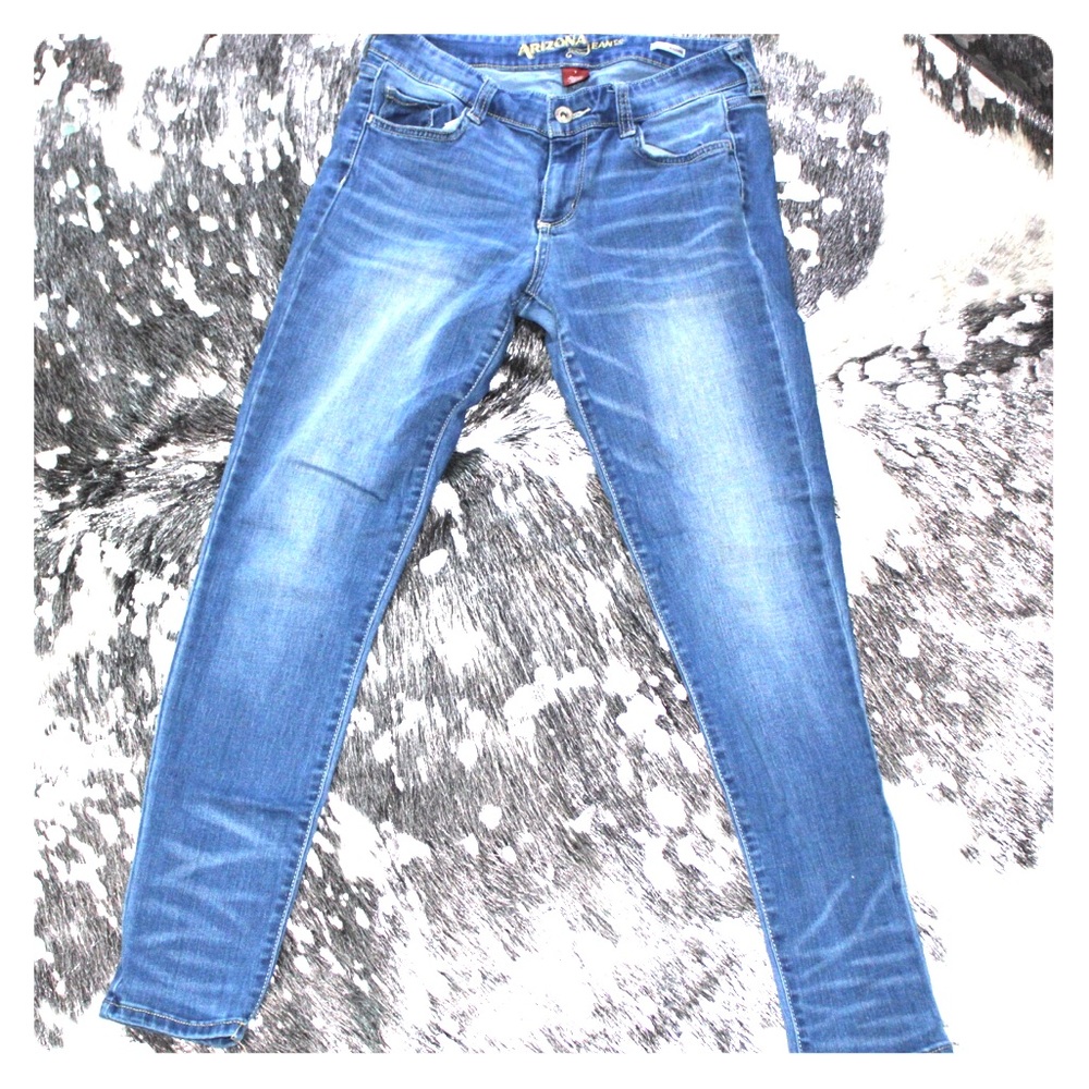 Arizona jeans, size 7, low rise